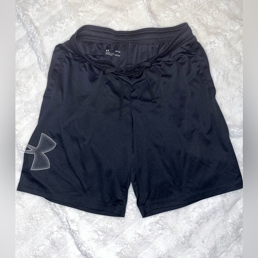 GUC (L) men's Under Armour shorts